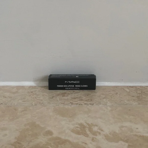 MAC - Powder Kiss Lipstick - Burning love - Picture 2 of 3